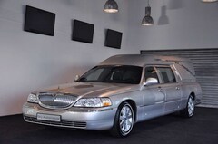 Bild des Angebotes Lincoln Town Car V8 (Facelift) ! Stretch-Leichenwagen ! TÜV !