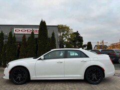 Bild des Angebotes Chrysler 300C 300 S 5,7L Hemi  Panorama/SHZ/Leder