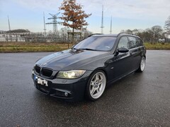 Bild des Angebotes BMW 330 330d Touring Aut. M-Paket Individ ACC KW-Fahrwerk