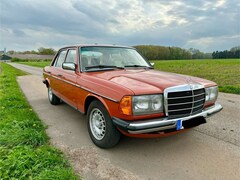 Bild des Angebotes Mercedes-Benz 200 W123