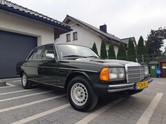 Bild des Angebotes Mercedes-Benz 230 W123