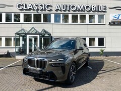 Bild des Angebotes BMW X7 xDrive 40 i M Sportpaket/Panorama/Anhän/Stand