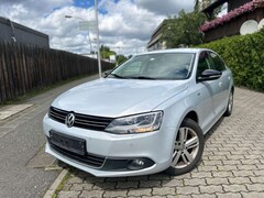 Bild des Angebotes VW Jetta VI Match*Teilleder*Navi*SZH*AHK*Klimaauto*