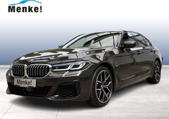 Bild des Angebotes BMW 545 e xDrive A M Sportpaket Head-Up HK HiFi DAB