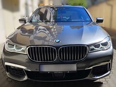 Bild des Angebotes BMW 750 d xDRV/Carbon Core///M-SPORTPAKET/HUD/AHK/360°K