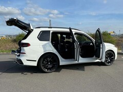 Bild des Angebotes BMW X7 M X7 M60i xDrive+HARMAN+PANO+LUFT+AHK+22`+GERMAN CAR