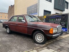 Bild des Angebotes Mercedes-Benz 200 AUTOMATIK - MODELL 123 - FINANZIERUNG -