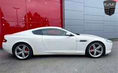 Bild des Angebotes Aston Martin DB9 Coupe Touchtronic, 6.0 V12, Perlweiß Leder Red