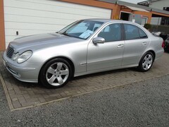 Bild des Angebotes Mercedes-Benz E 500 2 HD*AVANTGARDE*306 PS*XENON*ALLWETERREIFEN*TÜV